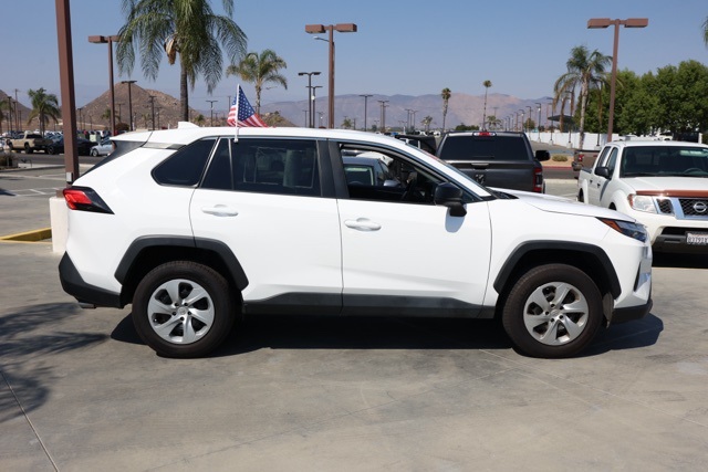 2023 Toyota RAV4 LE photo 2