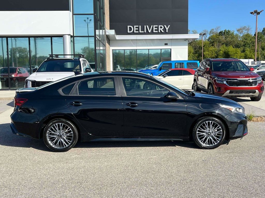 2022 Kia Forte GT-Line photo 23
