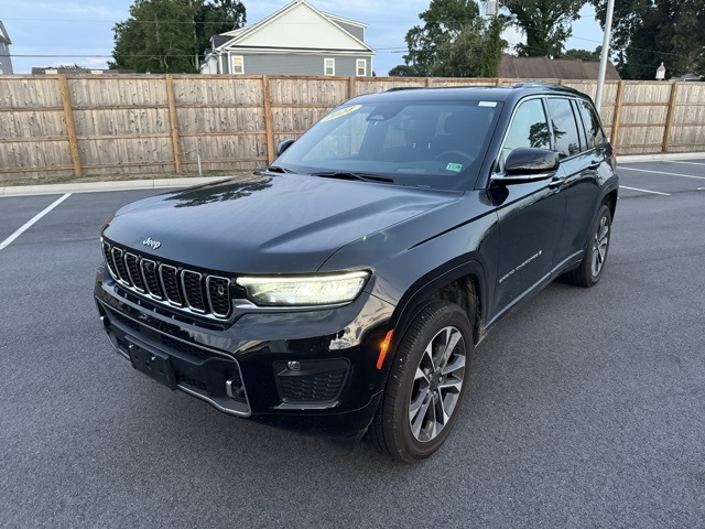 2024 Jeep Grand Cherokee Overland photo 2