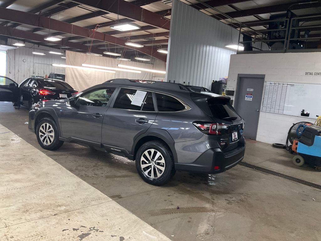 2025 Subaru Outback Premium photo 3