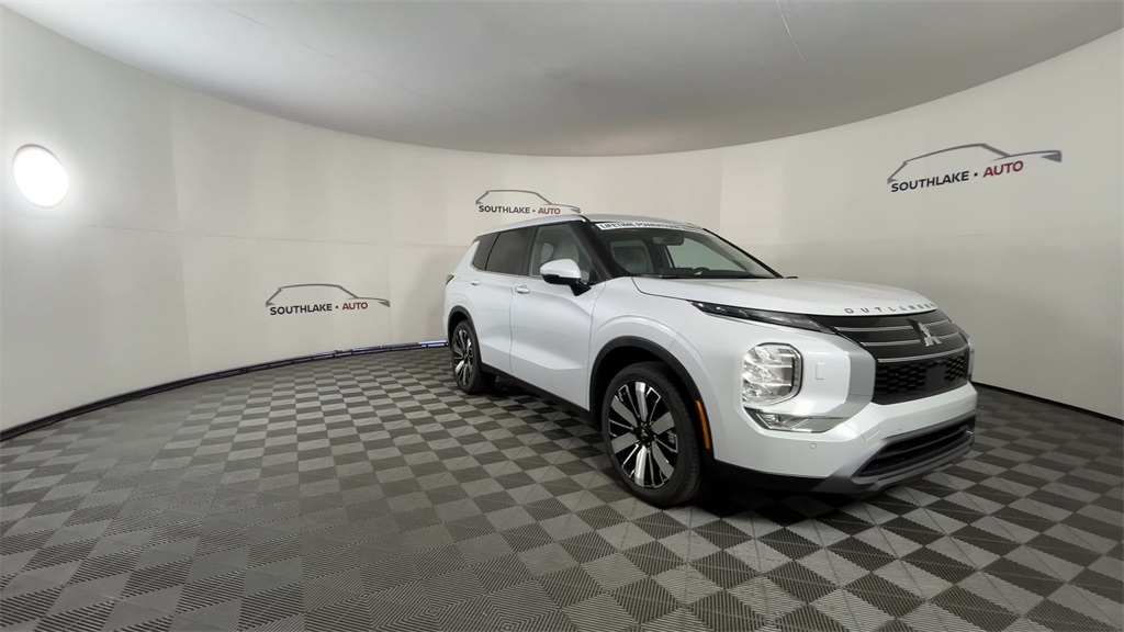 2025 Mitsubishi Outlander SE photo 2