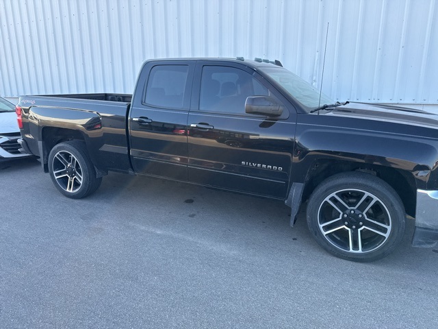 2017 Chevrolet Silverado 1500 LT photo 4