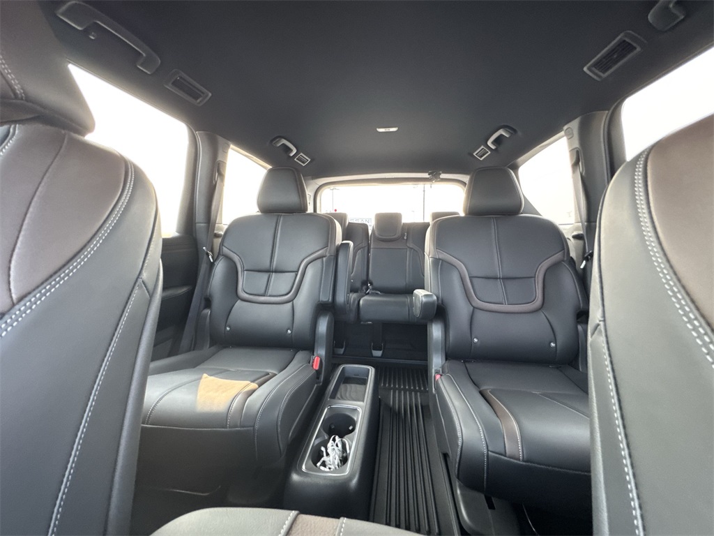 2025 Nissan Armada SL photo 13