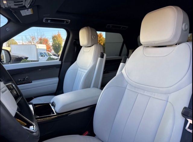 2025 Land Rover Range Rover Sport P360 S photo 4