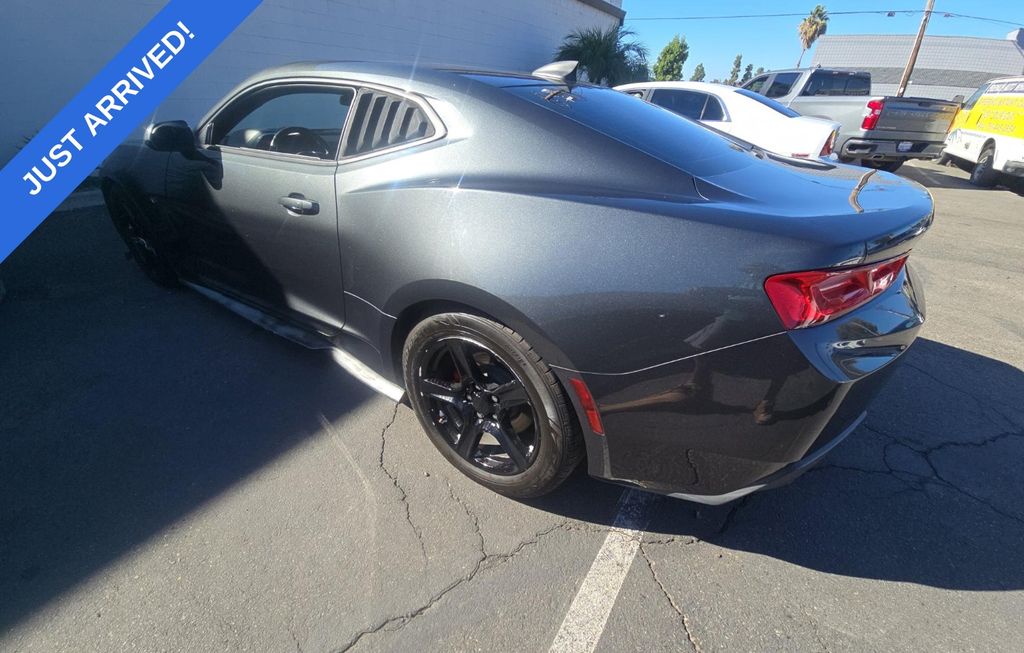 2017 Chevrolet Camaro 1LT photo 4