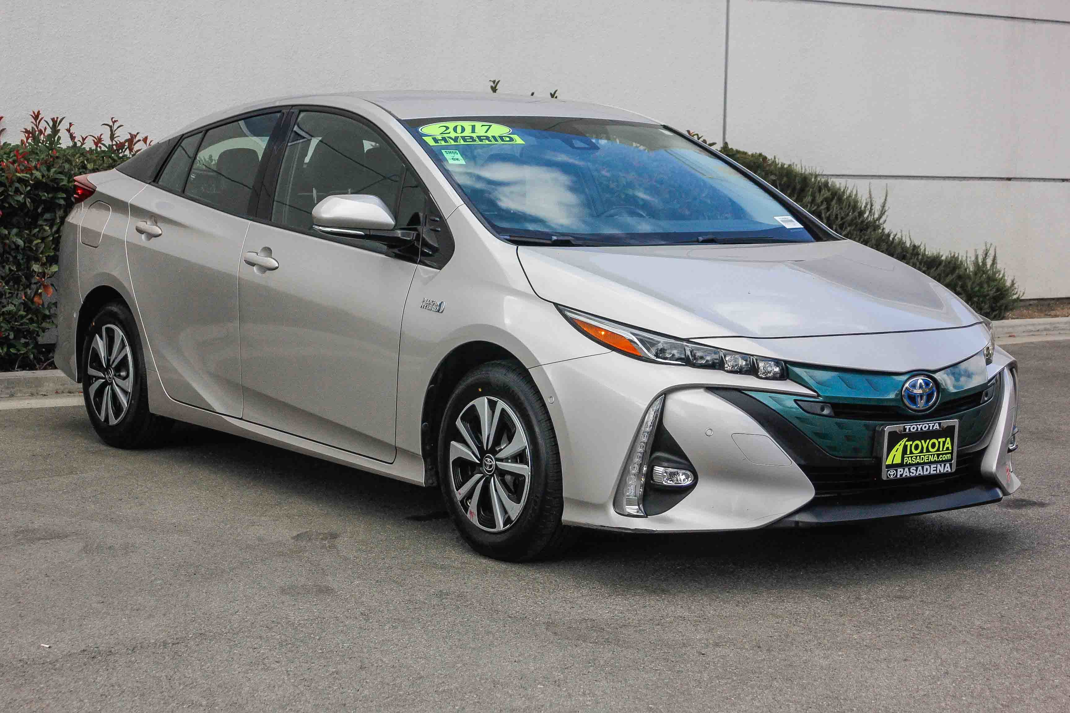2017 Toyota Prius Prime Advanced photo 3