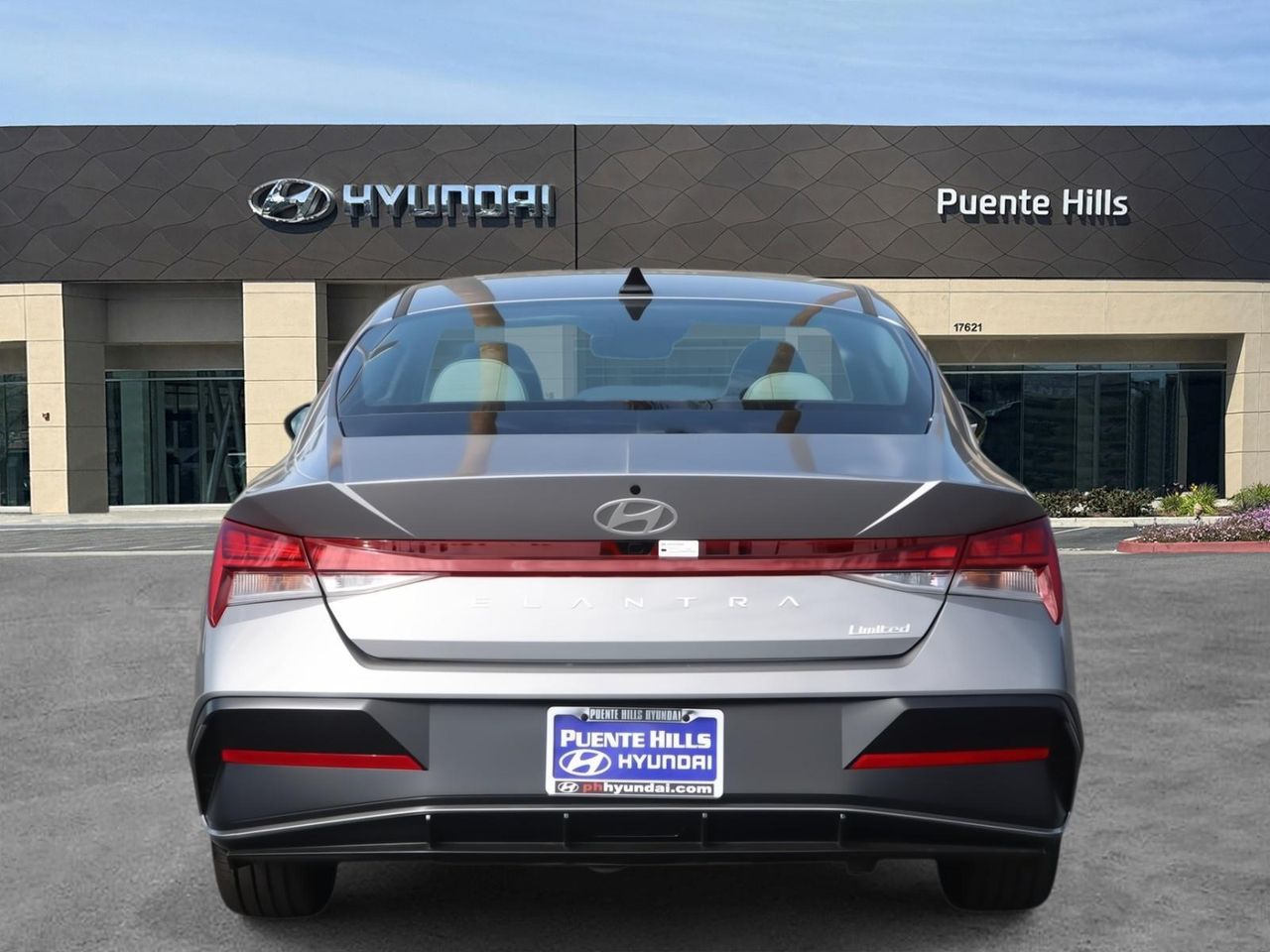 2025 Hyundai Elantra Limited photo 3