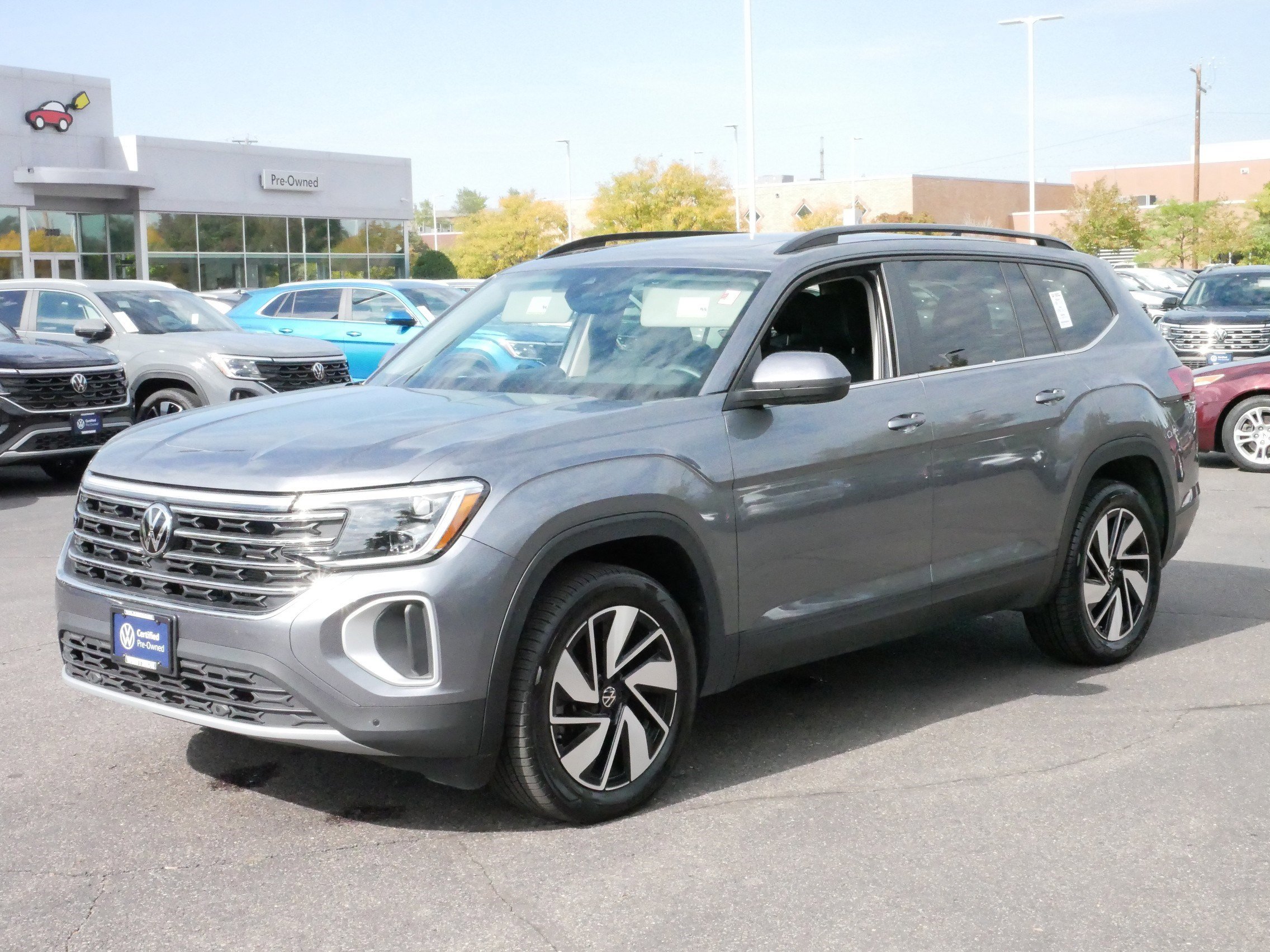 2025 Volkswagen Atlas SE Technology photo 2