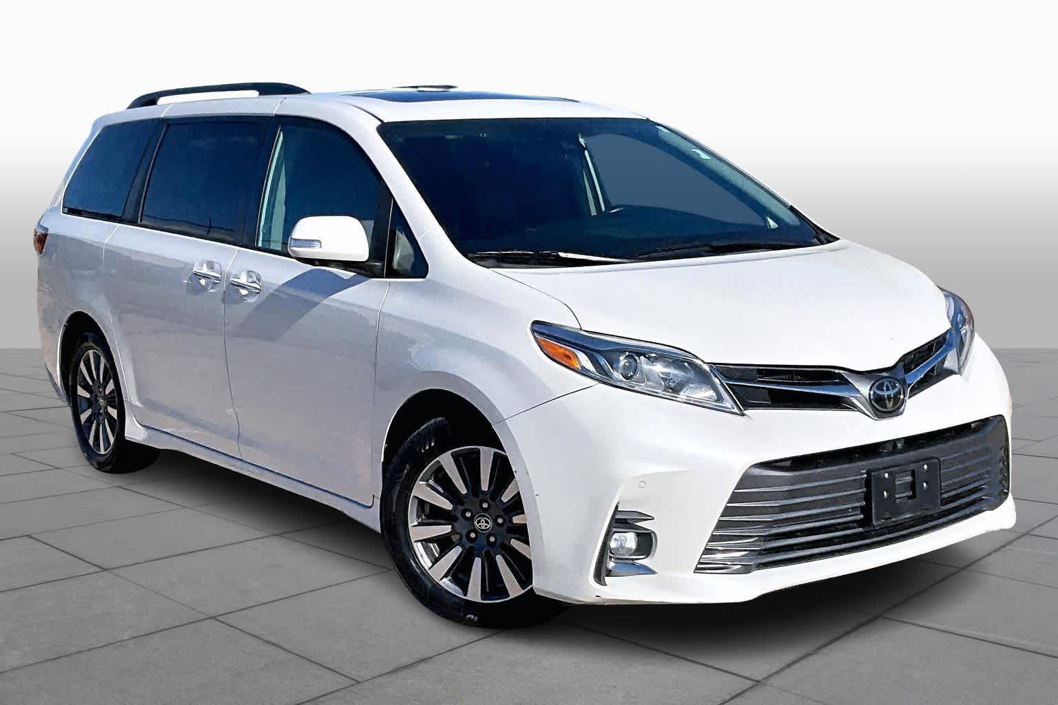 2020 Toyota Sienna Limited photo 2