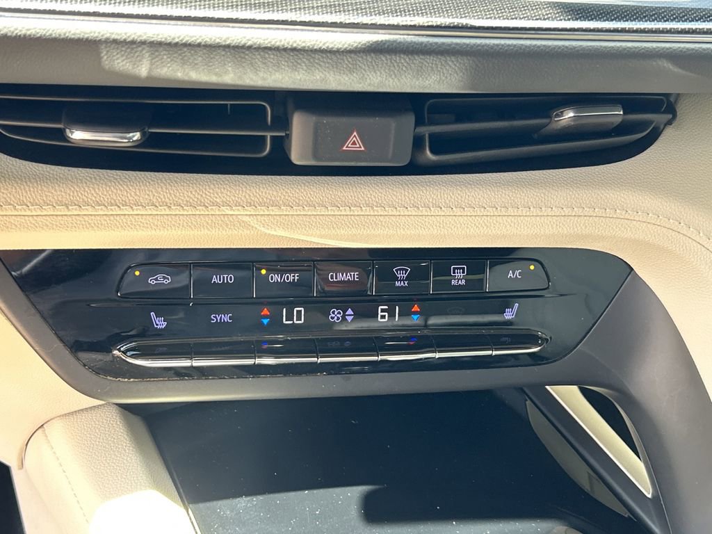2022 Buick Envision Essence photo 24