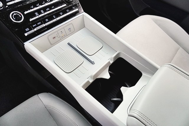 Used 2025 Black Hyundai SE image 29