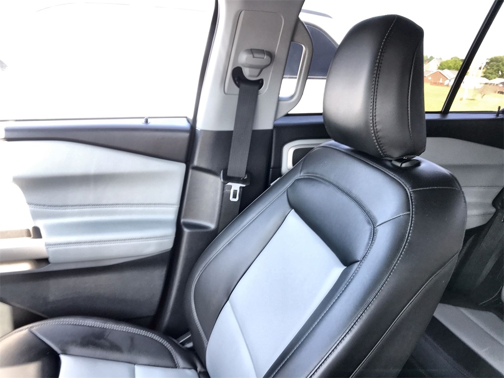 2022 Ford Explorer XLT photo 22