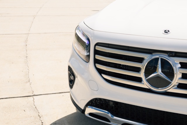2025 Mercedes Benz GLB 250 photo 3