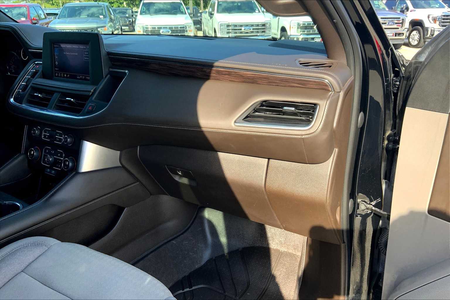 2023 Chevrolet Suburban LS photo 14