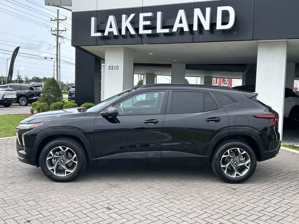 2024 Chevrolet Trax LT photo 3