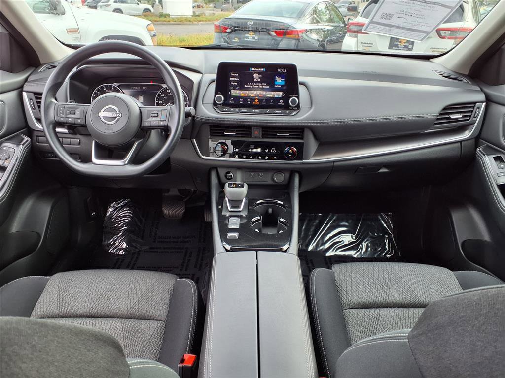 2024 Nissan Rogue SV photo 5