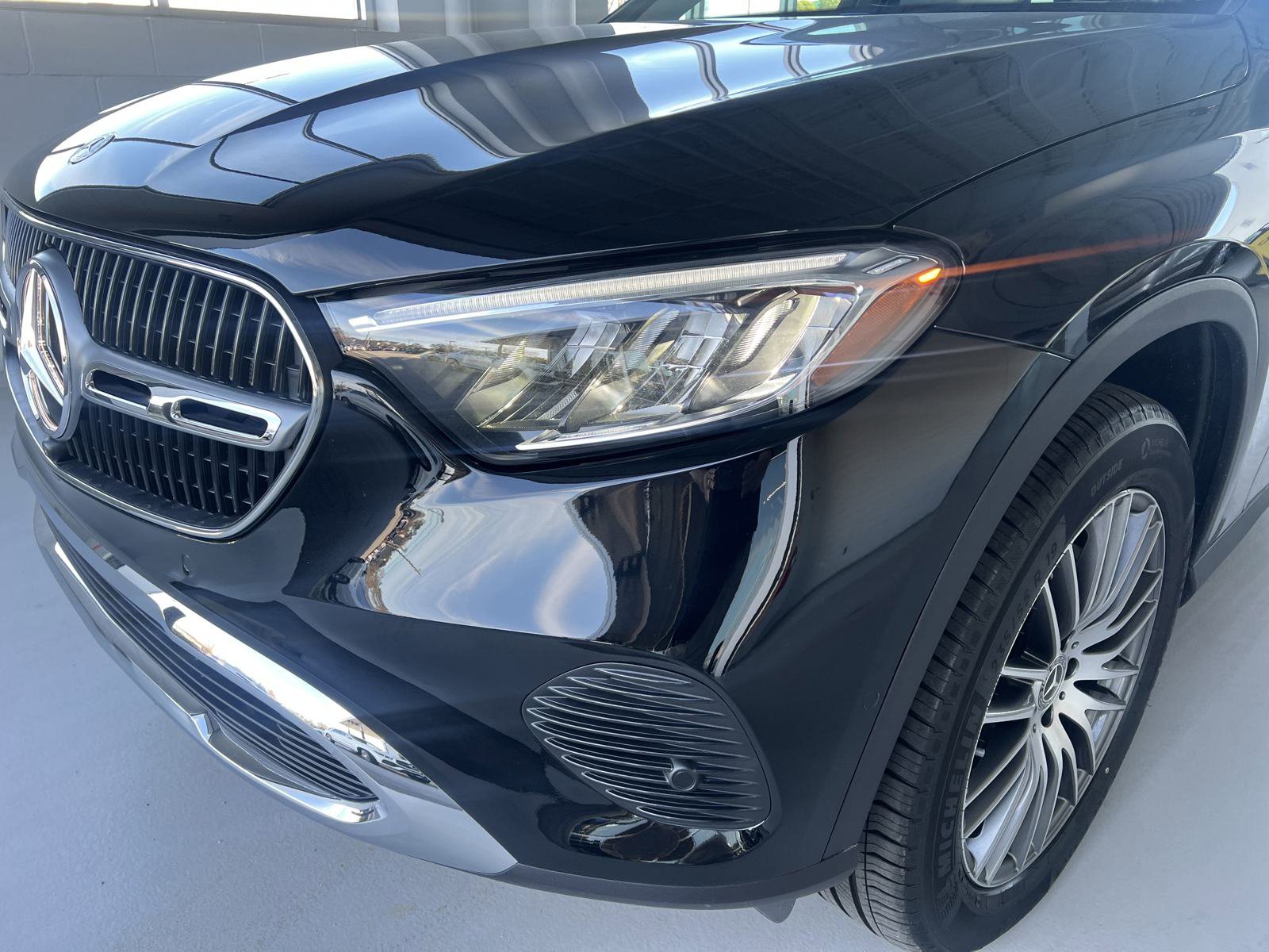 2025 Mercedes Benz GLC photo 3