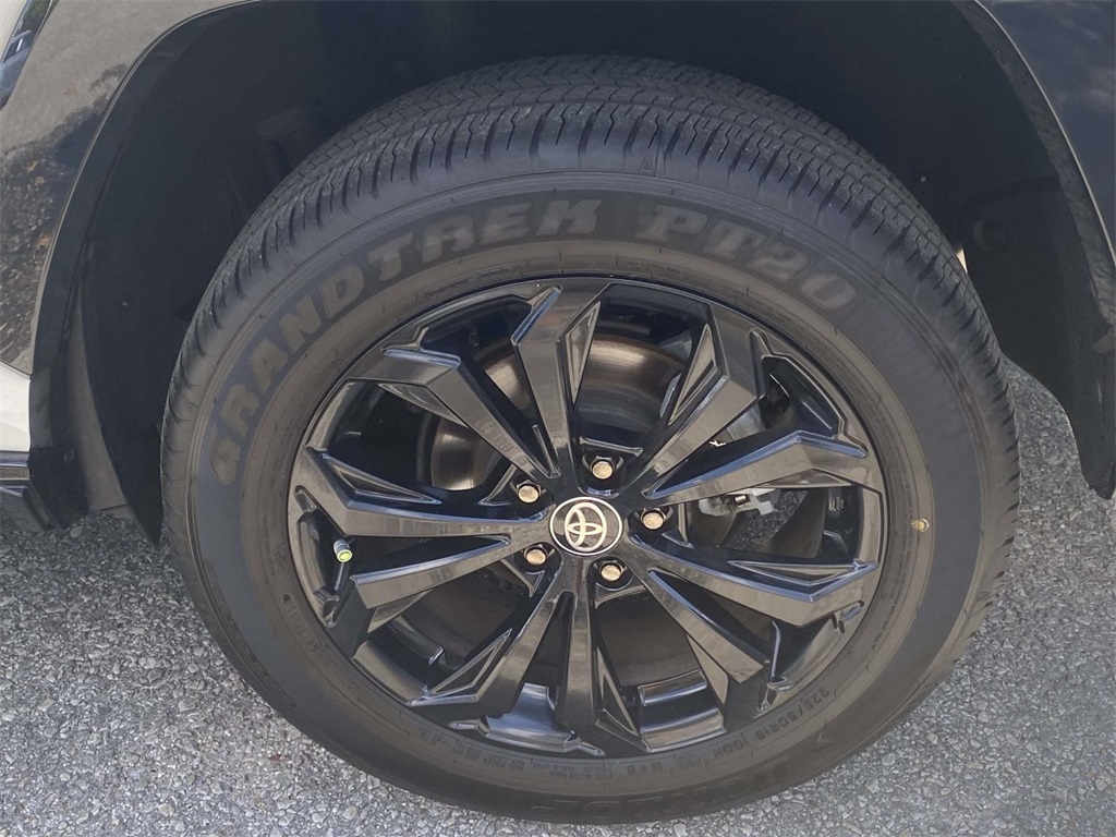 2022 Toyota RAV4 Hybrid XSE photo 5
