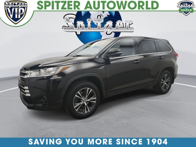 2019 Toyota Highlander LE's photo