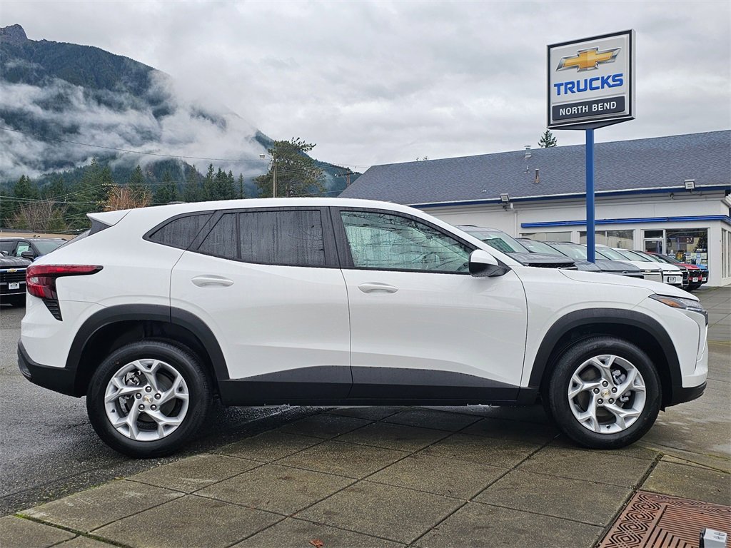 2026 Chevrolet Trax LS photo 4