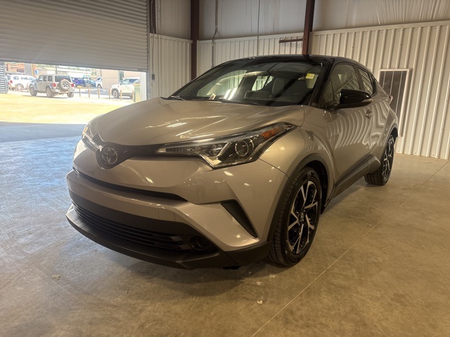 2019 Toyota C-HR XLE photo 4