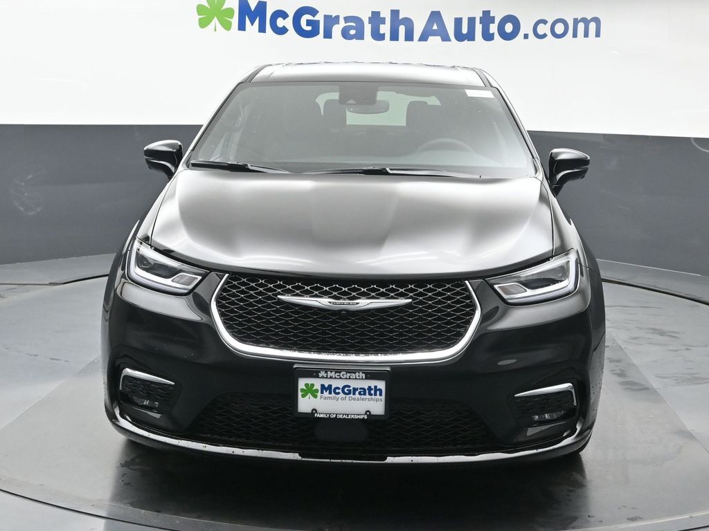 2025 Chrysler Pacifica photo 2