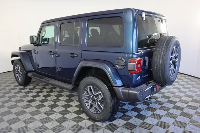 2025 Jeep Wrangler Sahara photo 6
