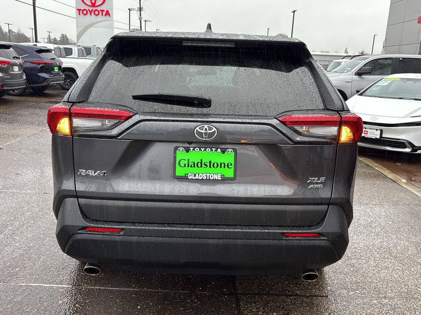 2023 Toyota RAV4 XLE photo 3