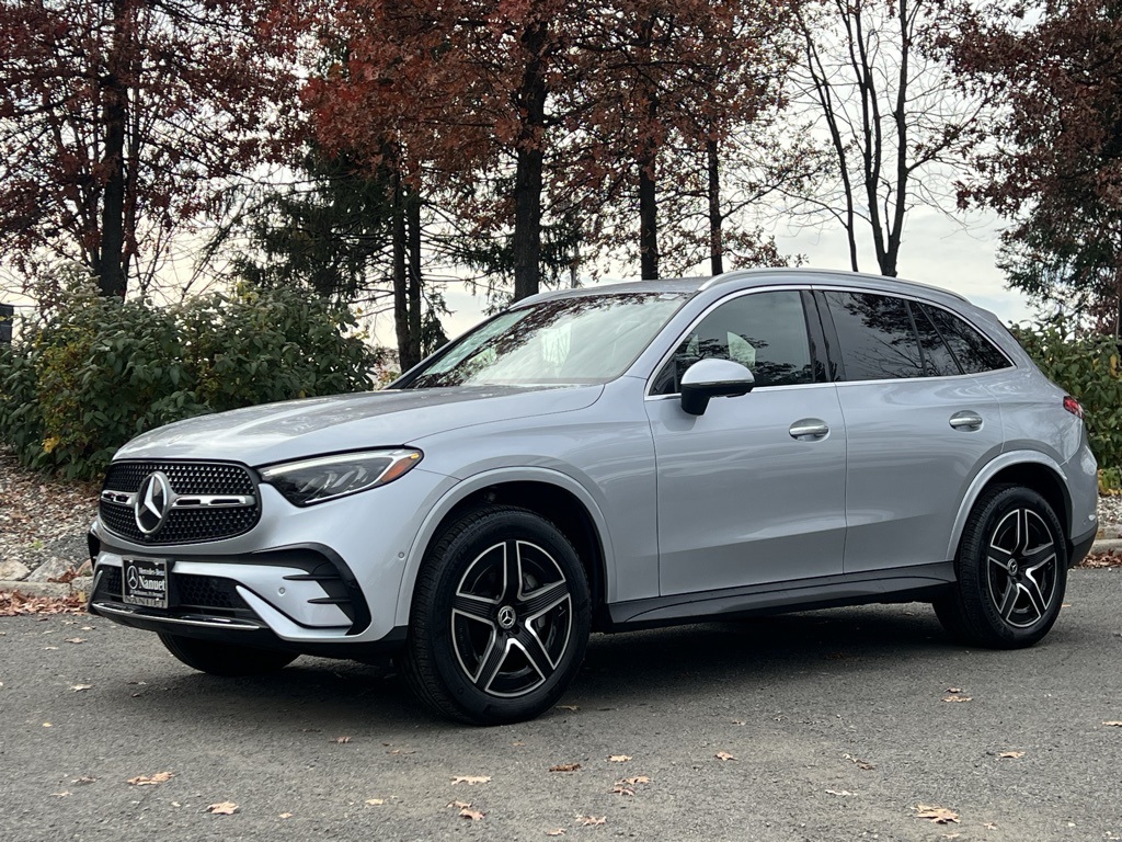 2025 Mercedes-Benz GLC Base's photo