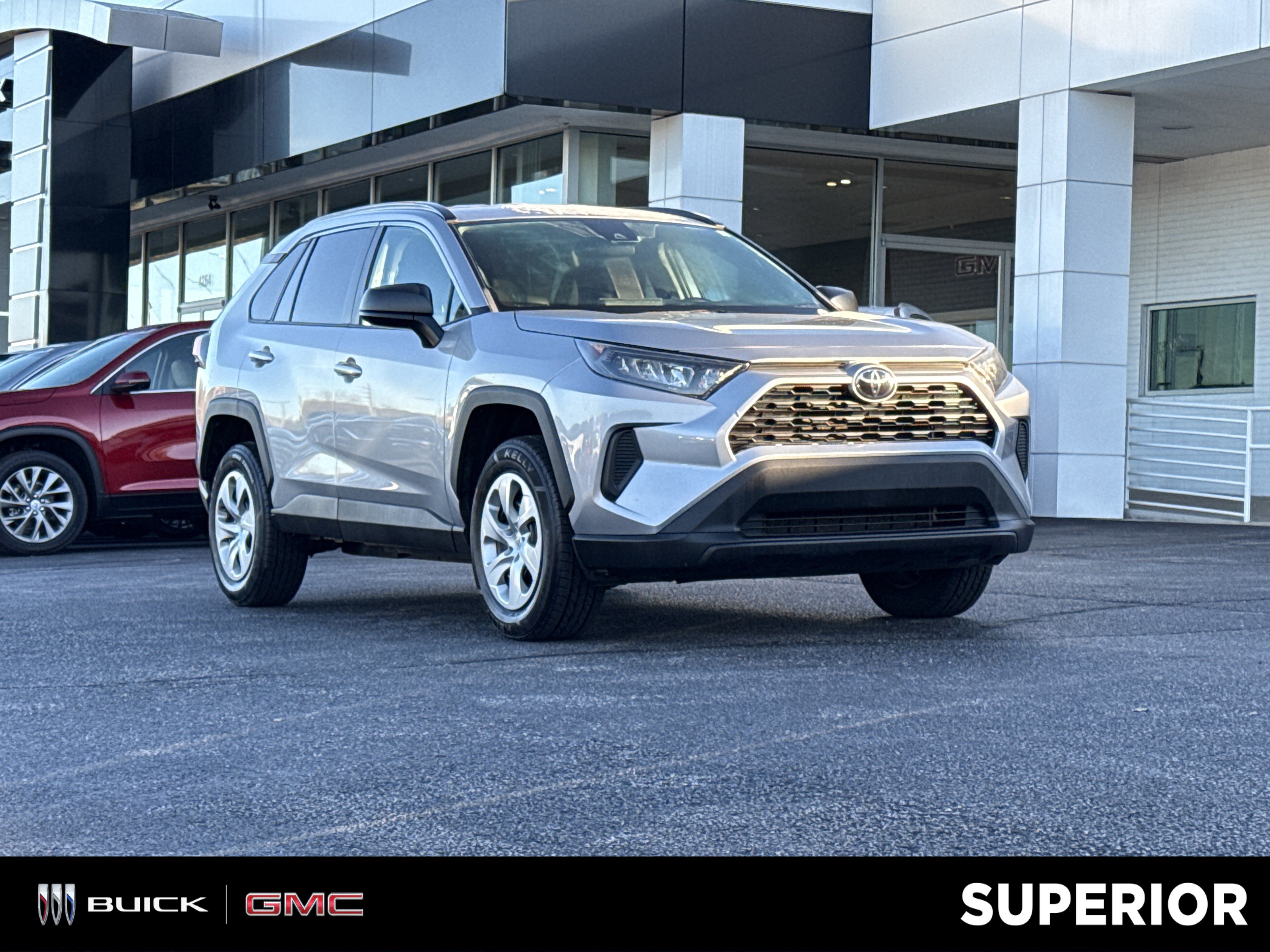 2021 Toyota RAV4 LE's photo