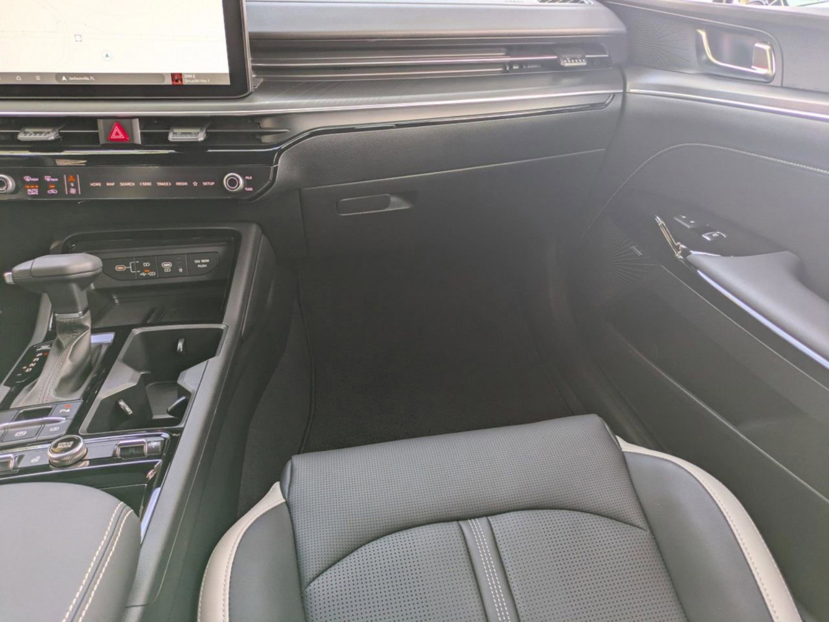 2025 Kia K5 GT-Line photo 17