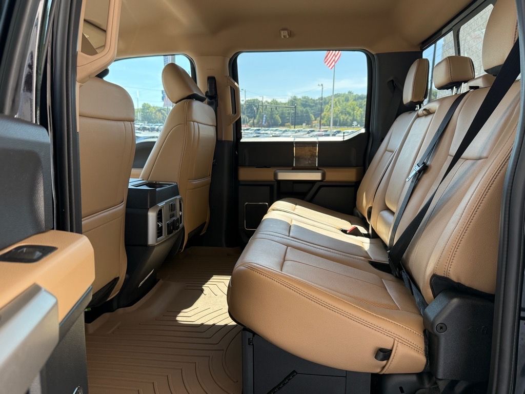 2022 Ford F-350 Lariat photo 11