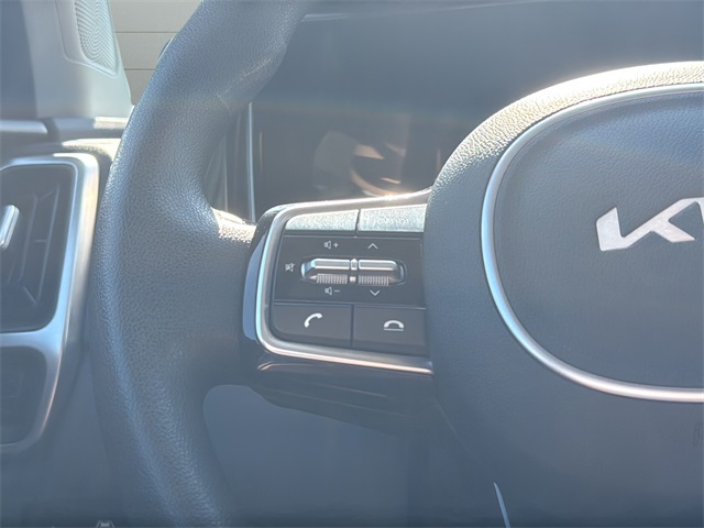 2023 Kia Sorento LX photo 9