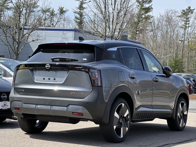 2025 Nissan Kicks SR photo 2