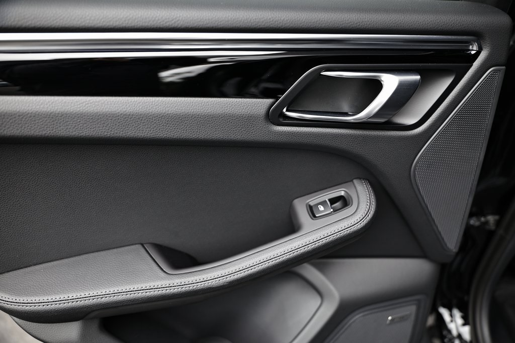 2024 Porsche Macan S photo 26