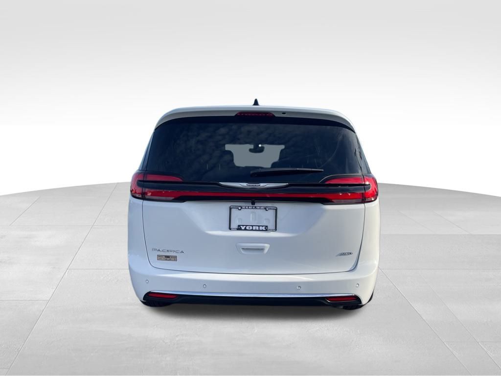 2026 Chrysler Pacifica photo 2
