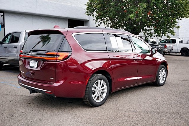 2021 Chrysler Pacifica Touring photo 7