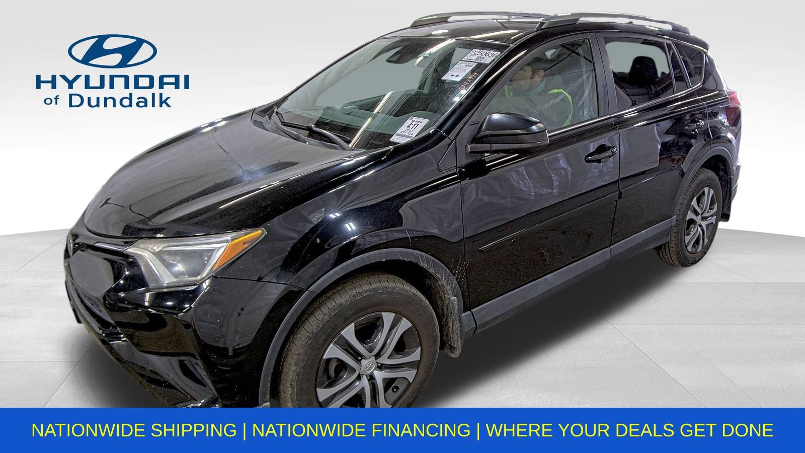 2017 Toyota RAV4 LE's photo