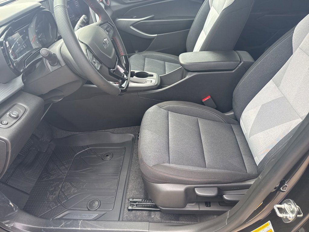 2025 Chevrolet Trax photo 11