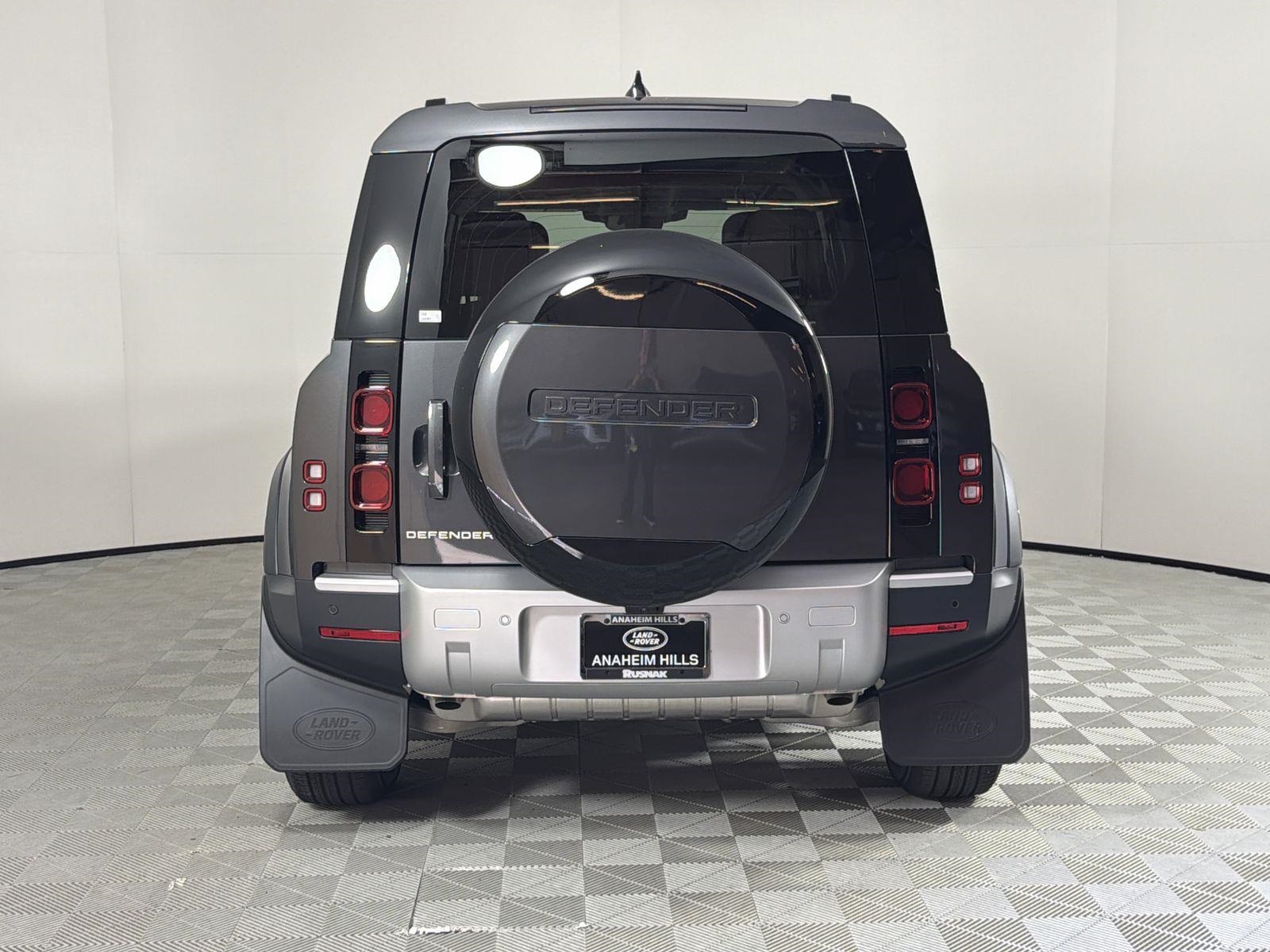 2025 Land Rover Defender 110 S photo 3