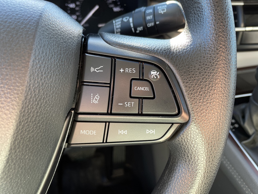 2024 Toyota Sienna LE photo 11