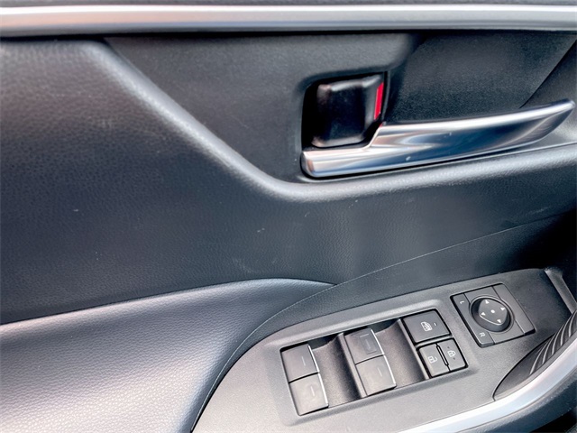 2024 Toyota RAV4 XLE photo 5