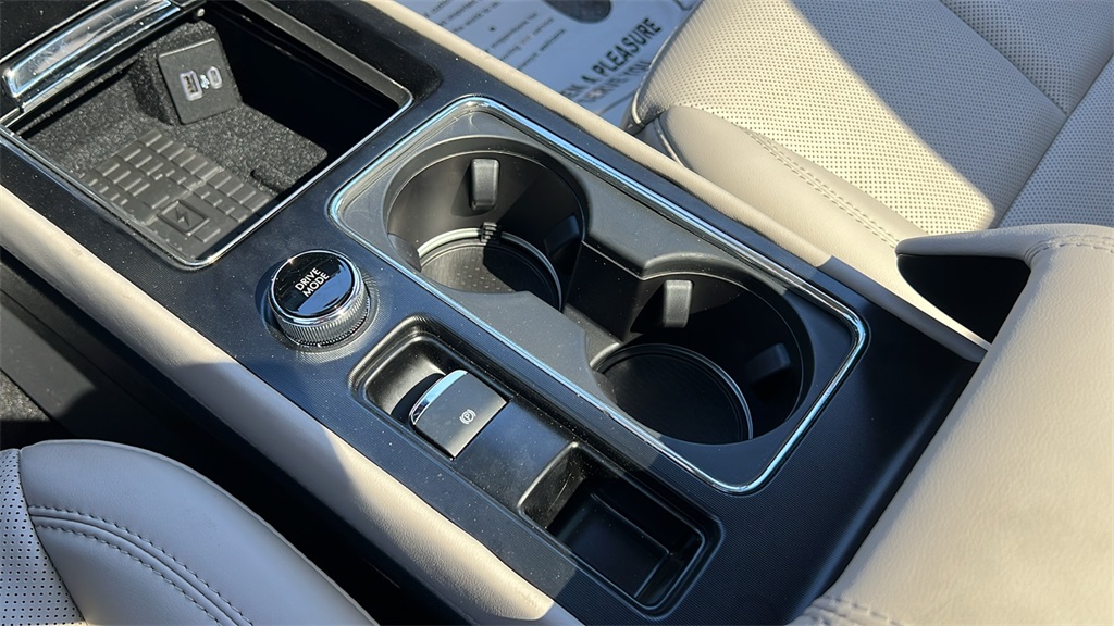 2025 Lincoln Corsair Premiere photo 10