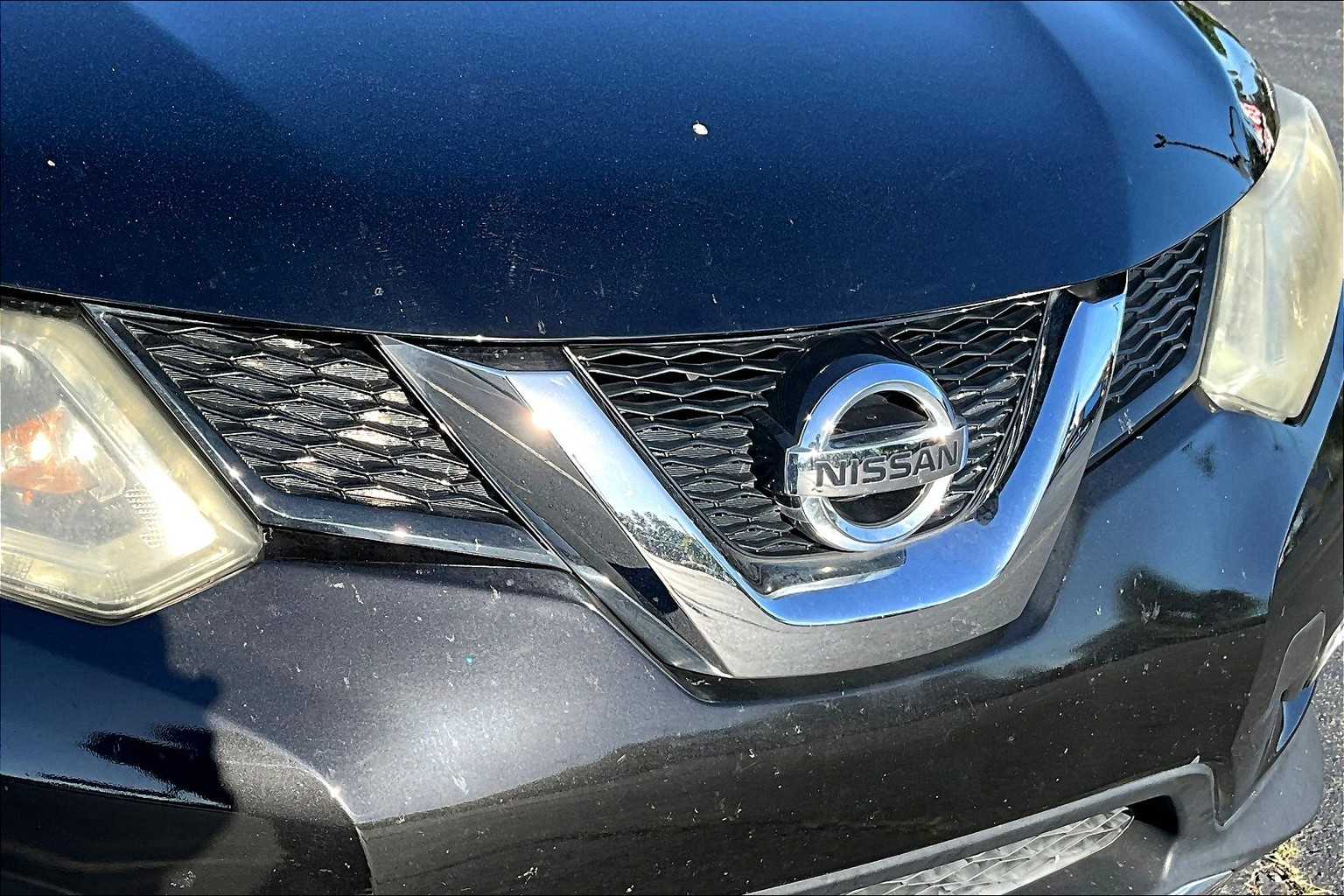 2015 Nissan Rogue SV photo 25
