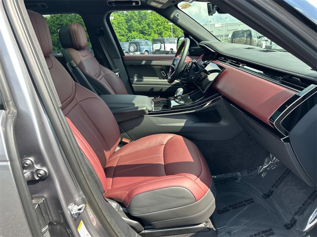 2025 Land Rover Range Rover Sport SE photo 8