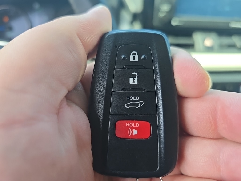 2022 Toyota RAV4 Hybrid XLE photo 17