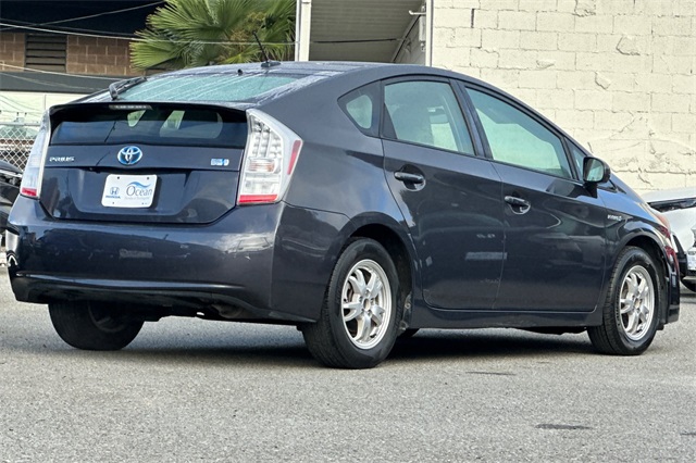 2010 Toyota Prius Three photo 2