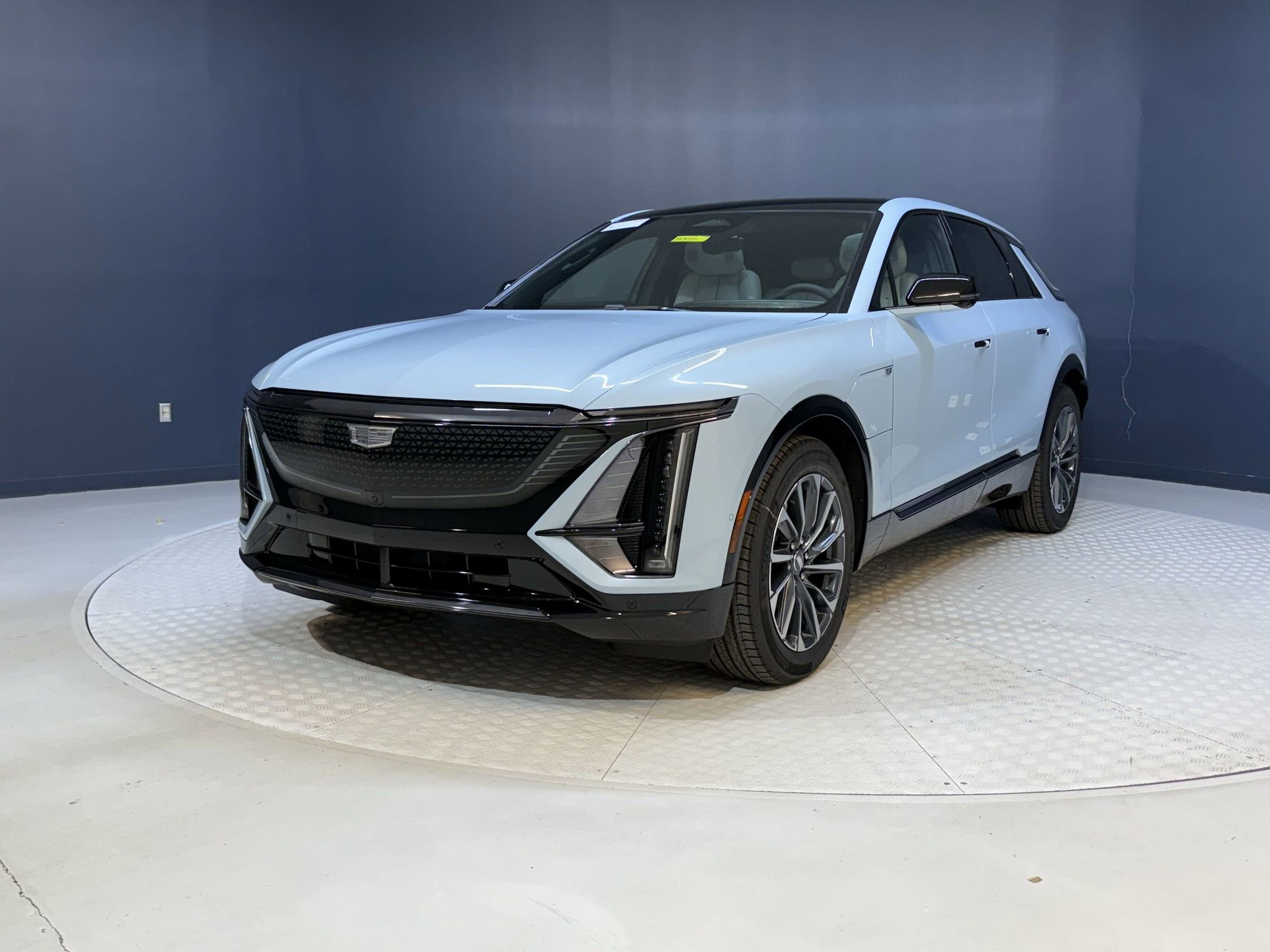2025 Cadillac Lyriq Sport photo 2