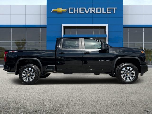 2025 Chevrolet Silverado 2500HD Custom photo 3