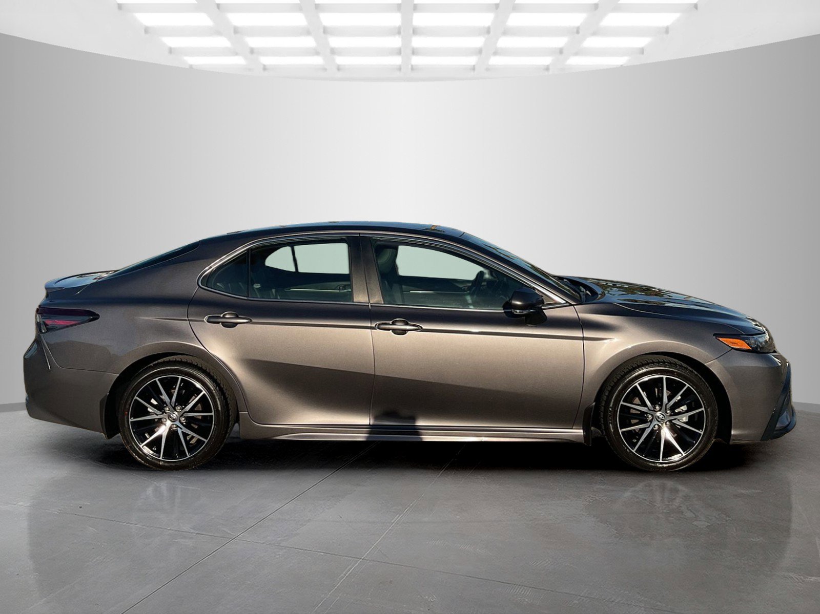 2023 Toyota Camry SE photo 2